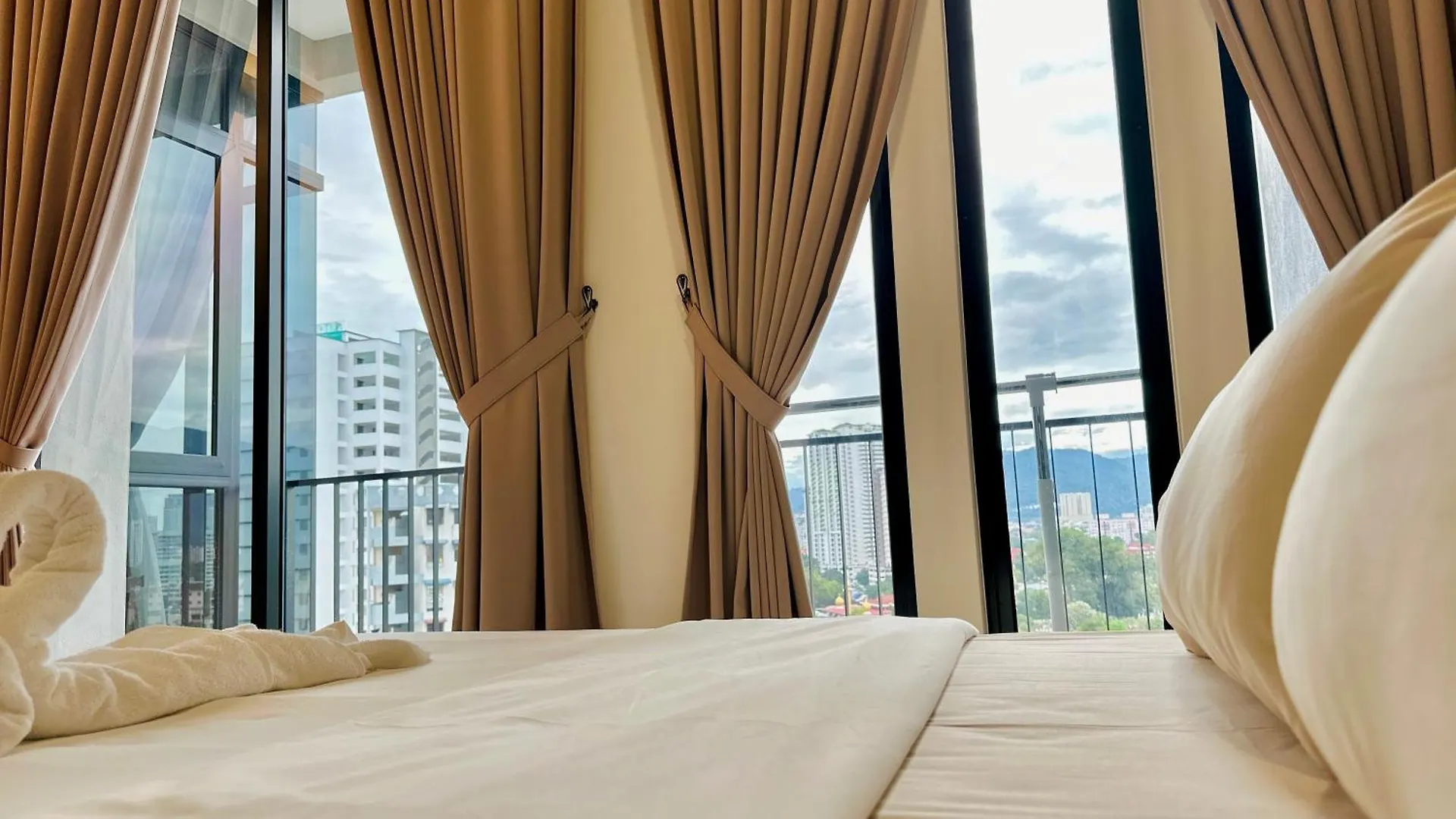 Apartamento 2Br Luxury Rooftop Swimming Pook Homestay@Georgetown@10Pax - 无敌美景两房民宿 Malasia