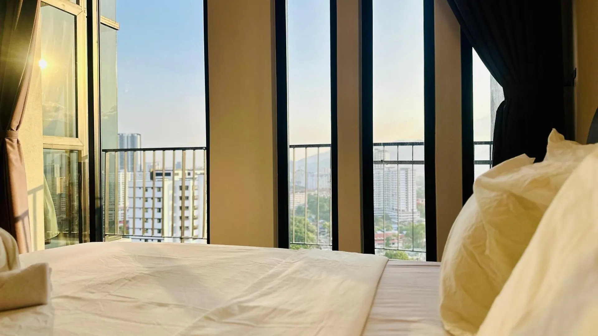 2Br Luxury Rooftop Swimming Pook Homestay@Georgetown@10Pax - 无敌美景两房民宿 0*, George Town Malasia